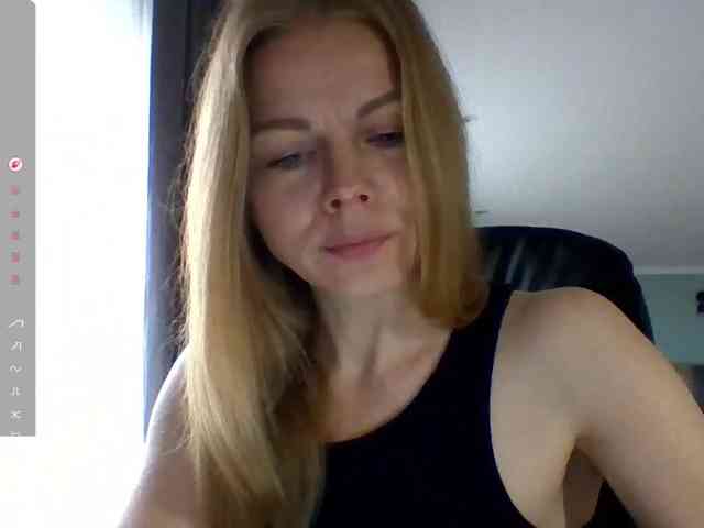 BlondaTina webcam