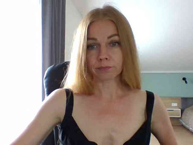 BlondaTina webcam