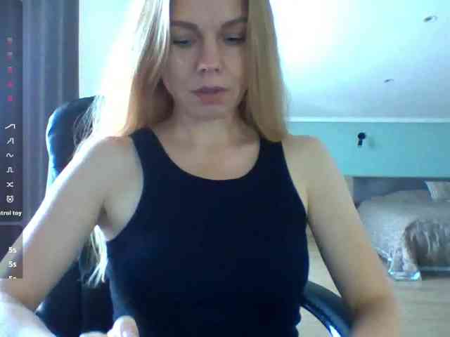 BlondaTina webcam