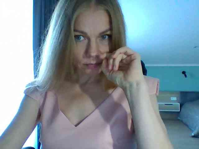 BlondaTina webcam
