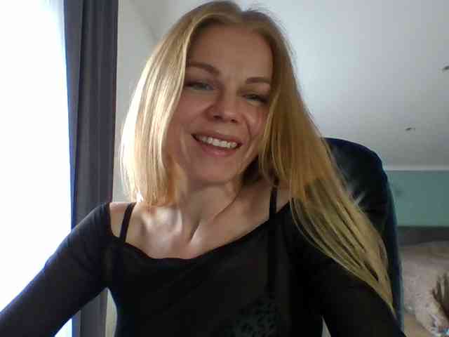 BlondaTina webcam