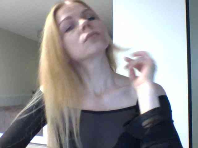 BlondaTina webcam