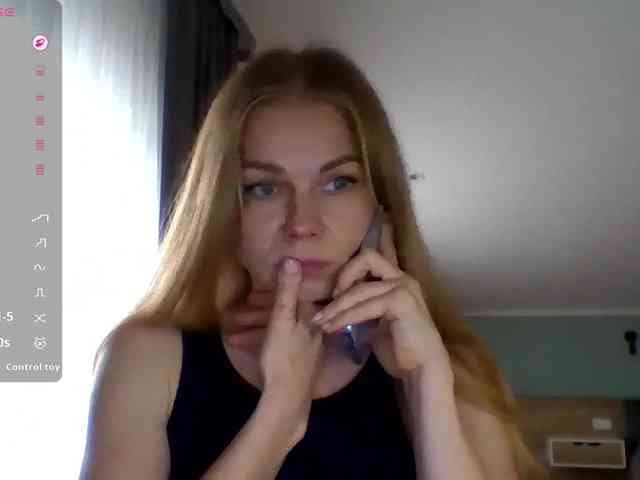 BlondaTina webcam