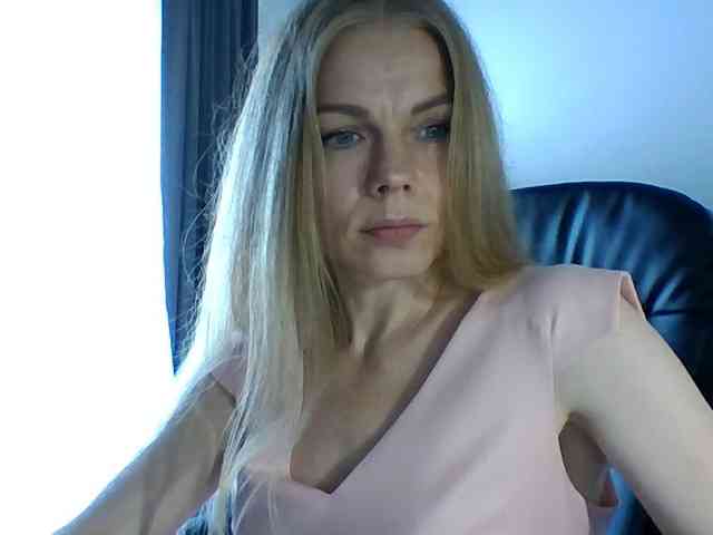 BlondaTina webcam