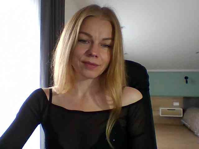 BlondaTina webcam