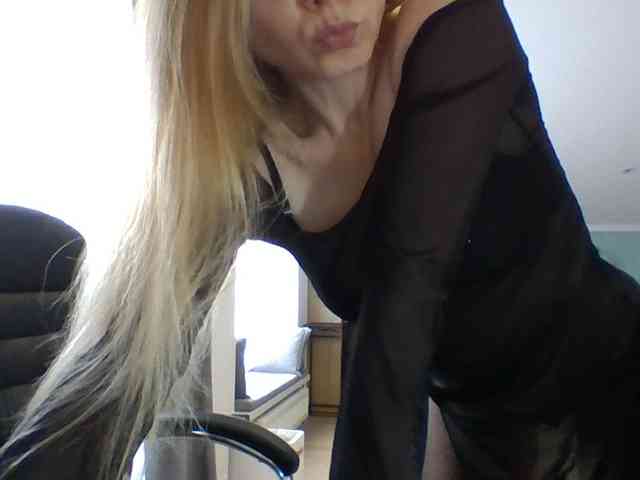 BlondaTina webcam