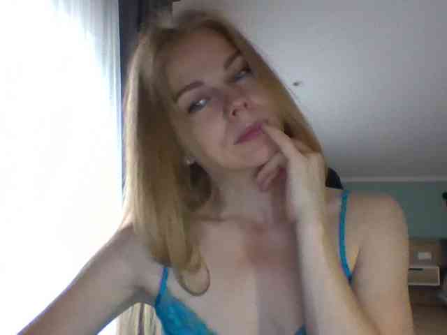 BlondaTina webcam
