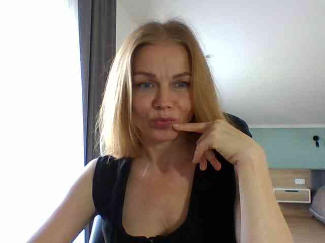 BlondaTina webcam