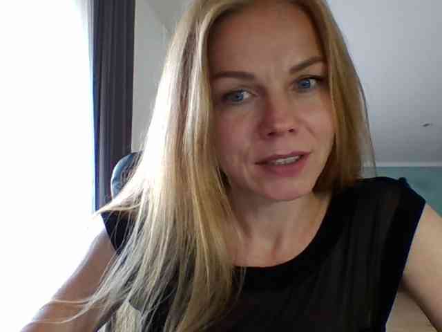 BlondaTina webcam