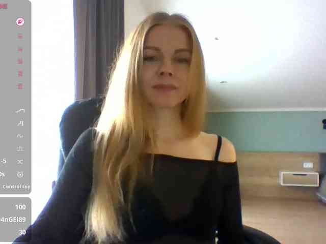 BlondaTina webcam