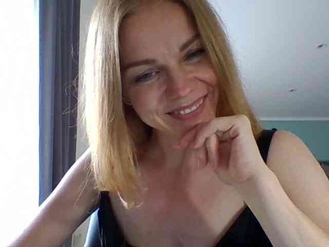 BlondaTina webcam