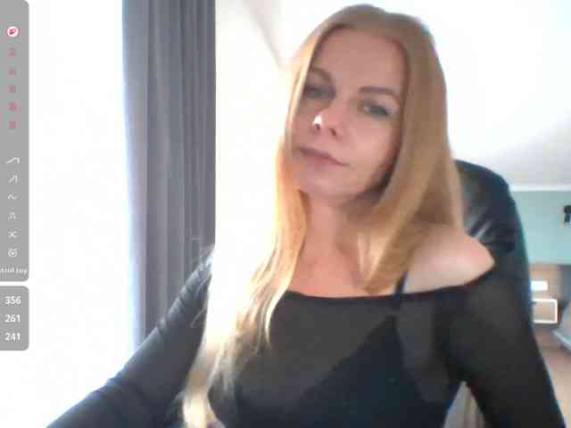 BlondaTina webcam