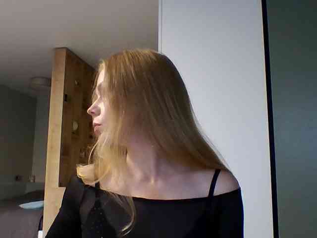 BlondaTina webcam