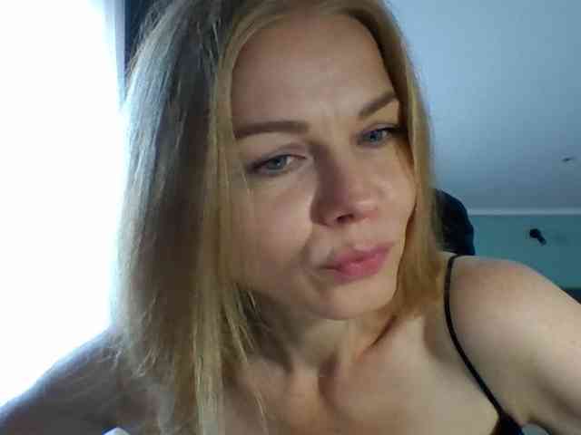 blondatina's live room