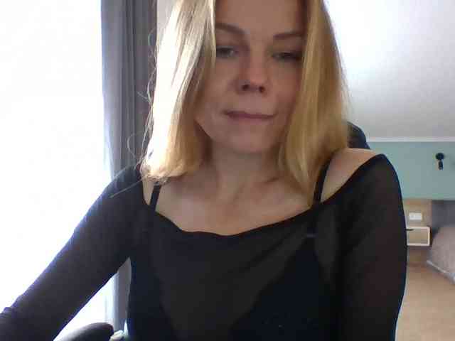 BlondaTina webcam
