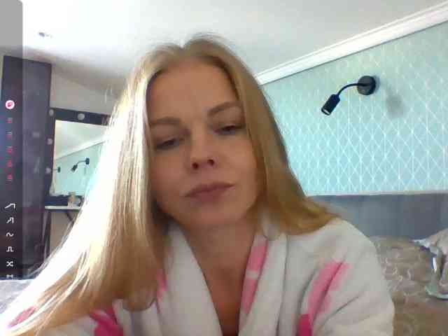 BlondaTina webcam