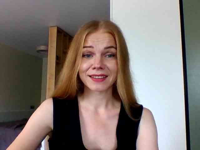 BlondaTina webcam