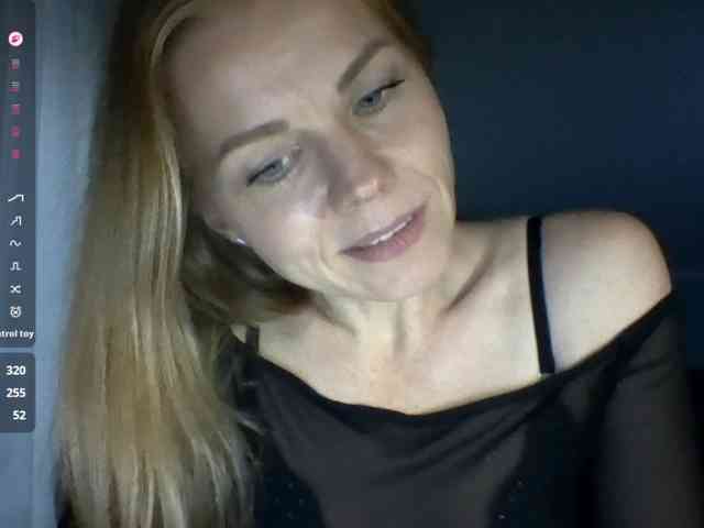 BlondaTina webcam