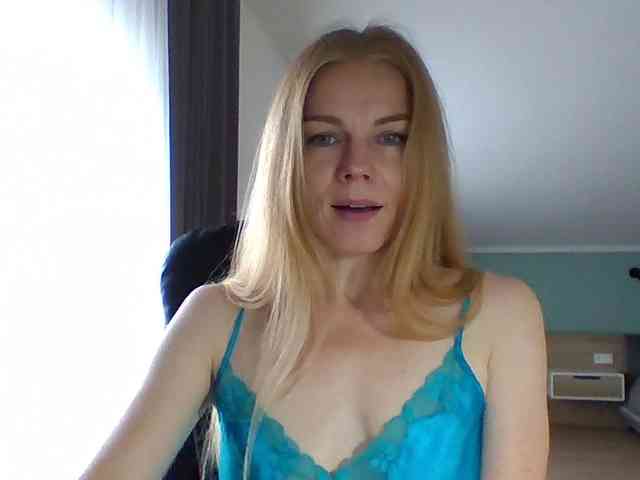 BlondaTina webcam