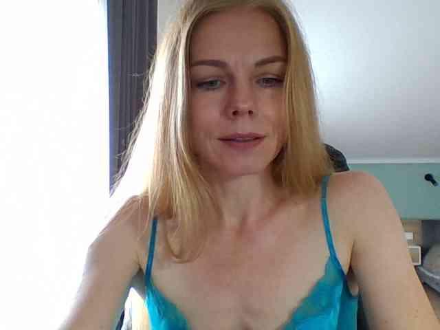 BlondaTina webcam