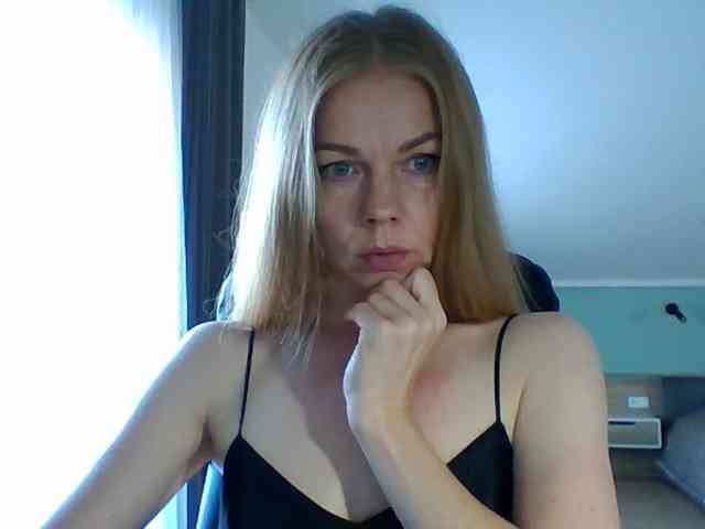 BlondaTina webcam