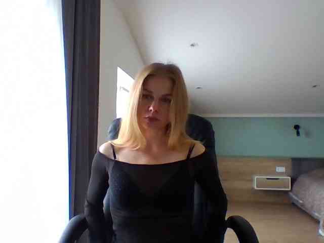 BlondaTina webcam