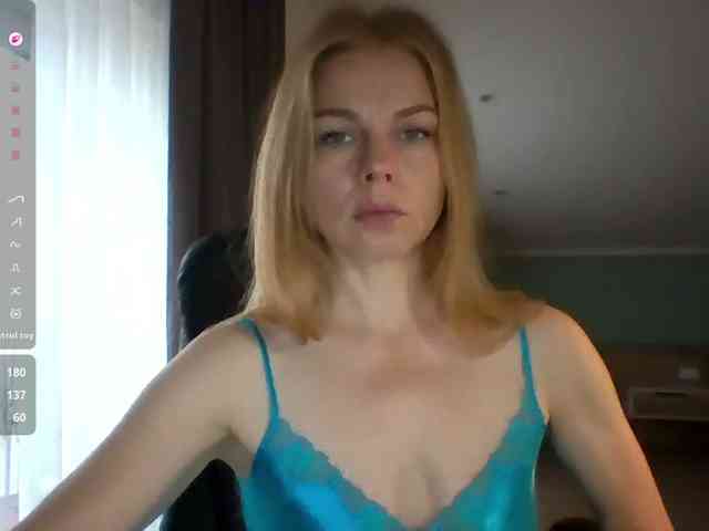 BlondaTina webcam