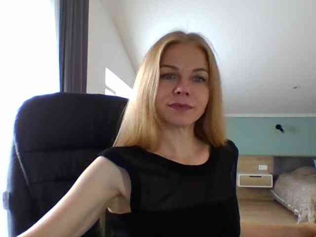 BlondaTina webcam