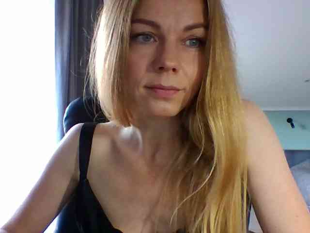 BlondaTina webcam