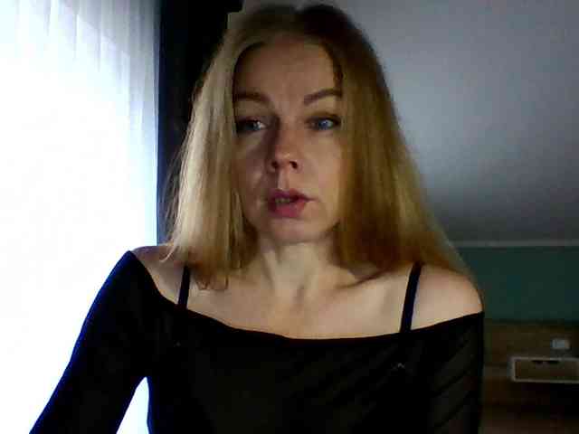 BlondaTina webcam