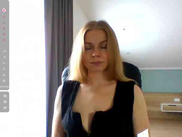BlondaTina webcam