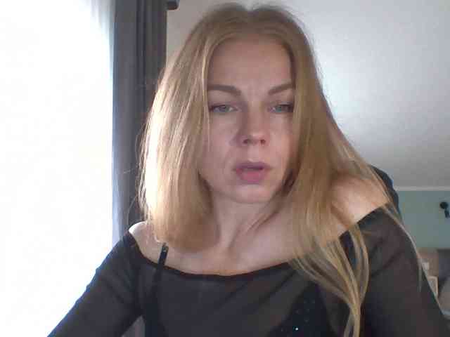 BlondaTina webcam