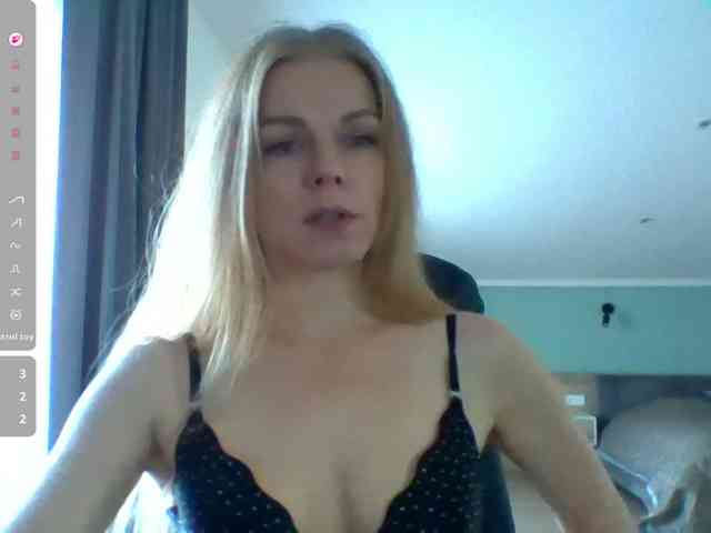 BlondaTina webcam