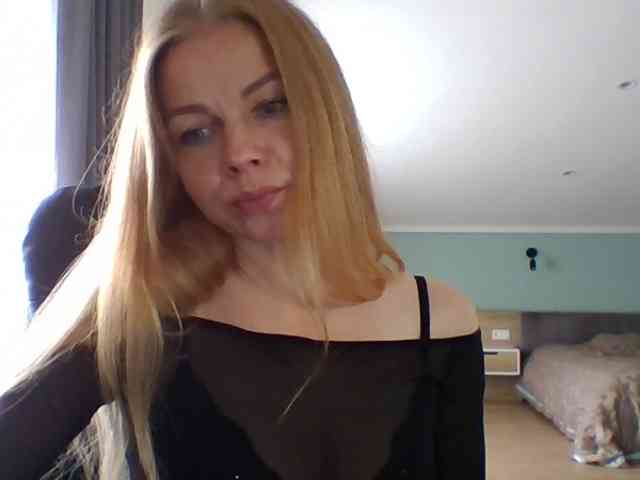 BlondaTina webcam