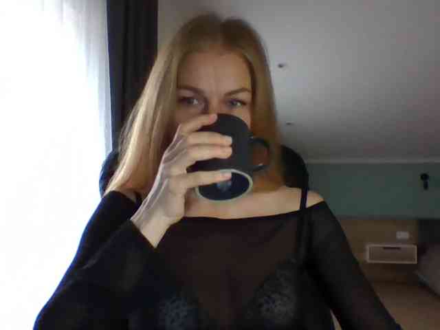 BlondaTina webcam