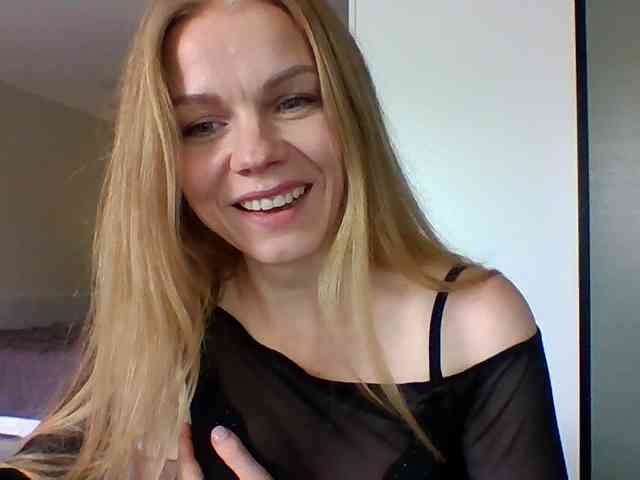 BlondaTina webcam