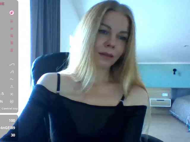 BlondaTina webcam