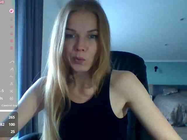 BlondaTina webcam