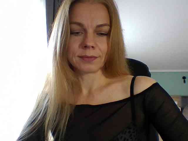 BlondaTina webcam
