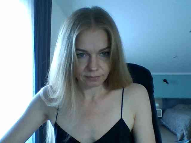 BlondaTina webcam