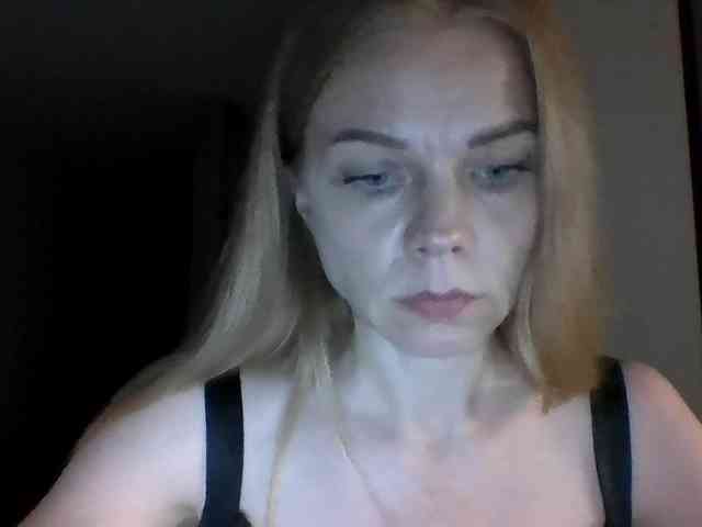 BlondaTina webcam
