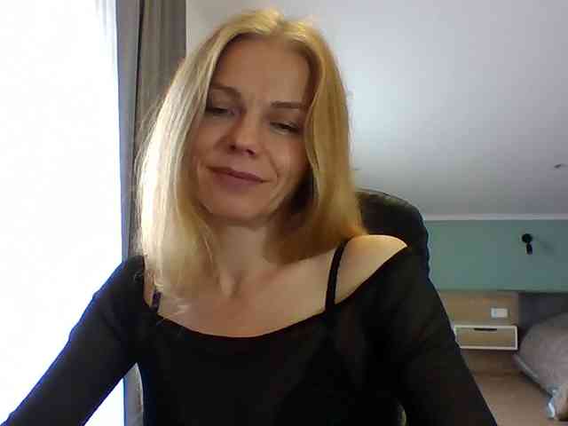BlondaTina webcam