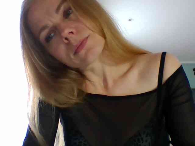 BlondaTina webcam