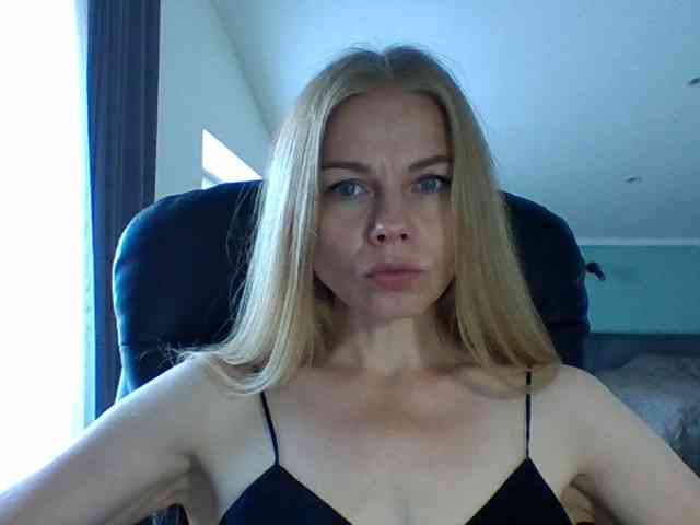 BlondaTina webcam
