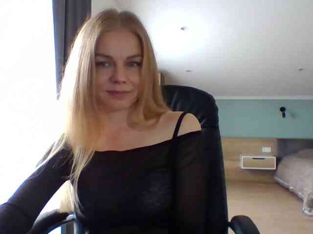 BlondaTina webcam