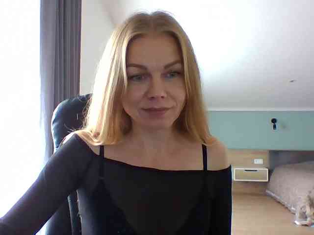 BlondaTina webcam