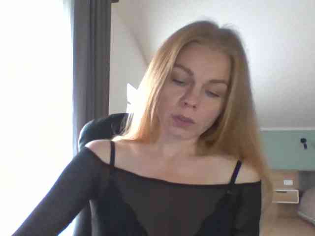 BlondaTina webcam
