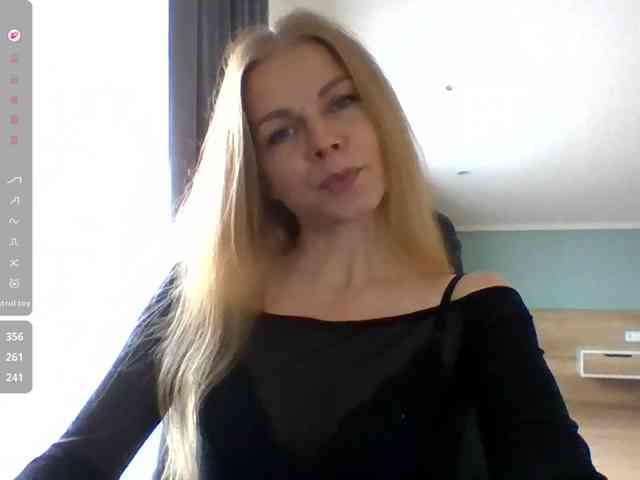 BlondaTina webcam