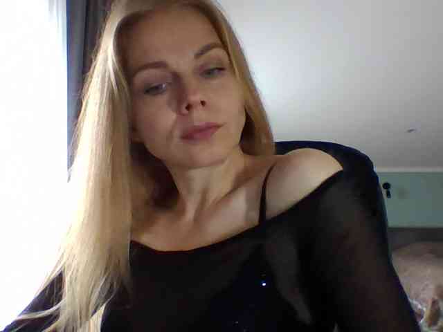 BlondaTina webcam