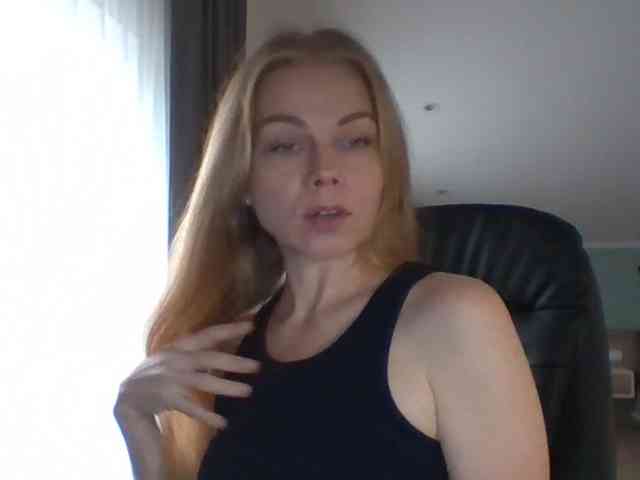 BlondaTina webcam